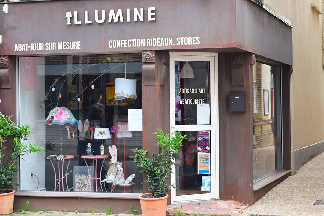 La fa\u00e7ade de l\u2019atelier-boutique Illumine \u00e0 Cormeilles