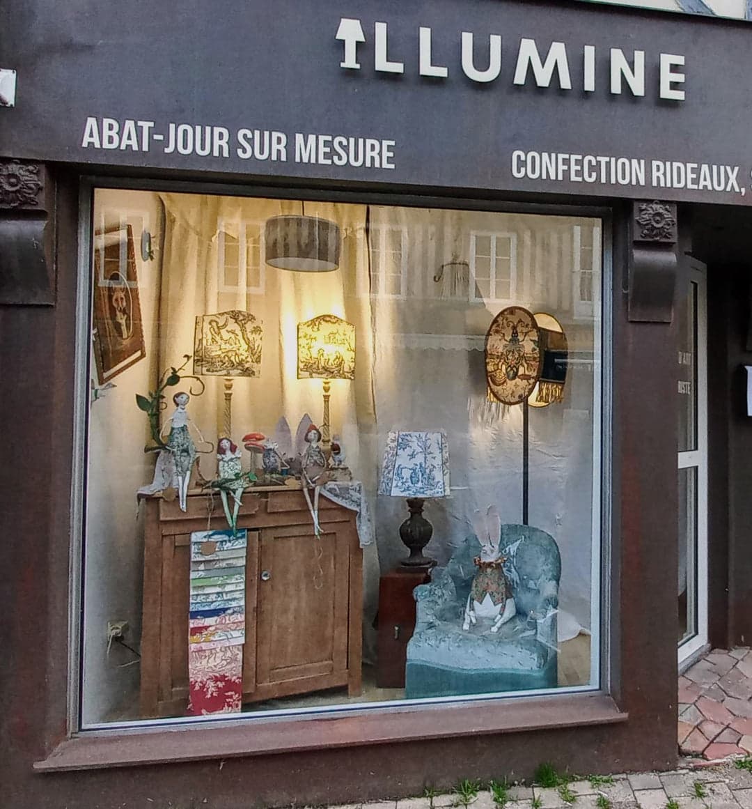 La facade de l'atelier Les Abat-jour d'Illumine a Cormeilles